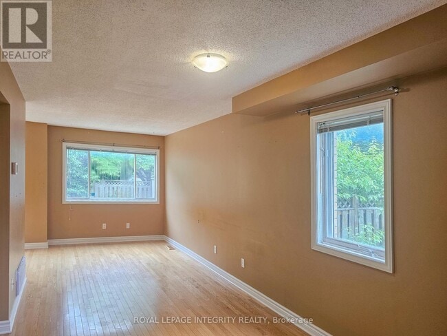 Building Photo - 86 Thornbury Crescent