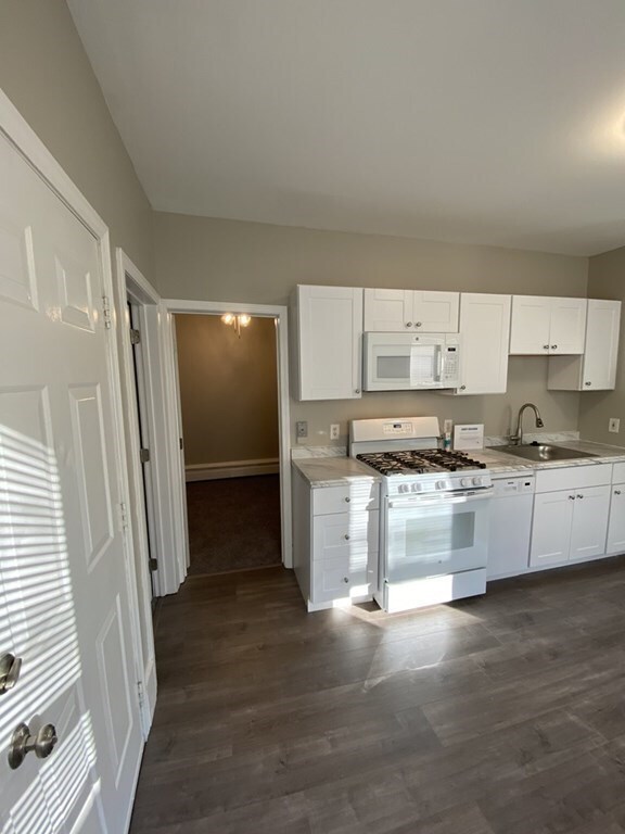 Kitchen - 82 Main St