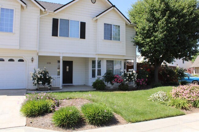 Foto del edificio - 1779 E Pinehurst Ave