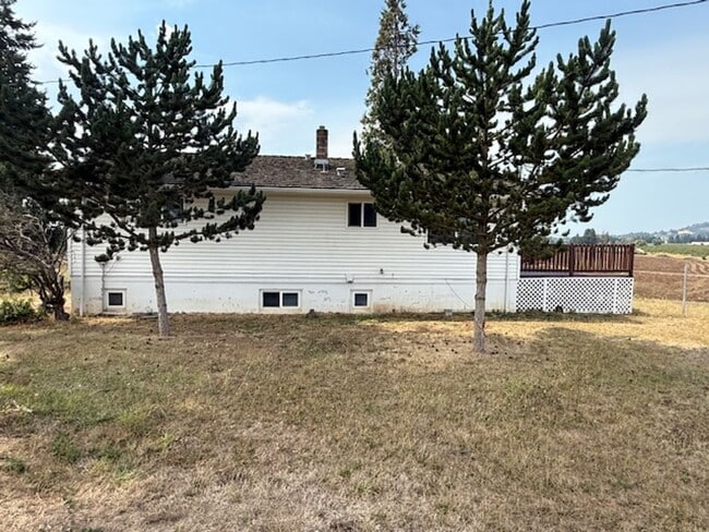 Building Photo - 4 Bedroom 2 Bath Country home Dundee OR. P...