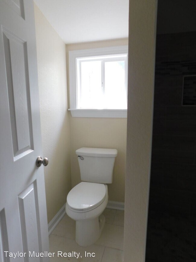Building Photo - 3 br, 2 bath House - 105 E Cypress St