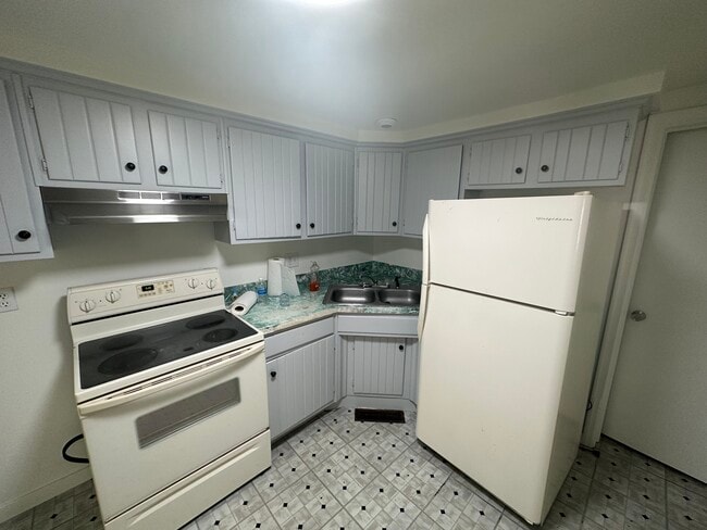 Building Photo - Charming and Convenient 2-Bedroom Rental H...
