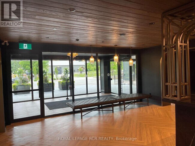 Photo du bâtiment - 6523 Wellington Rd 7
