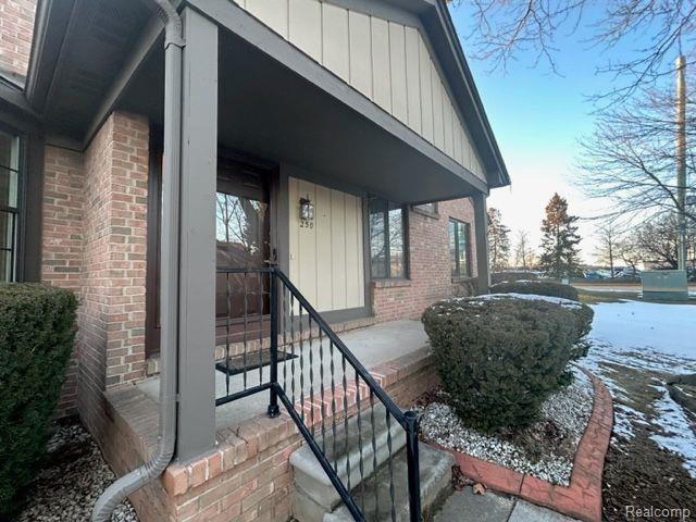 Building Photo - 250 Meadow Bridge Dr