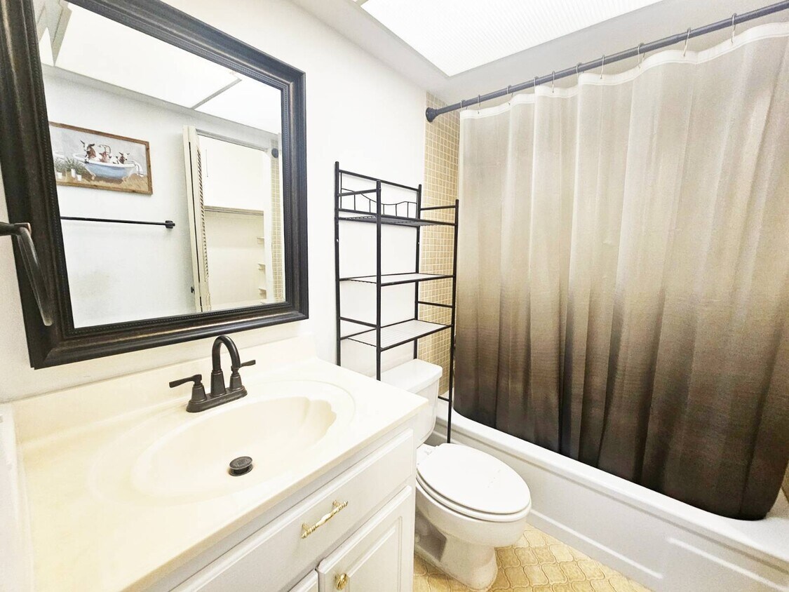 Foto principal - 120 Fairway Ct