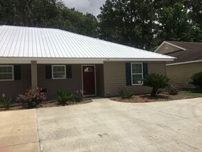 Building Photo - 132 Leeswood Cir