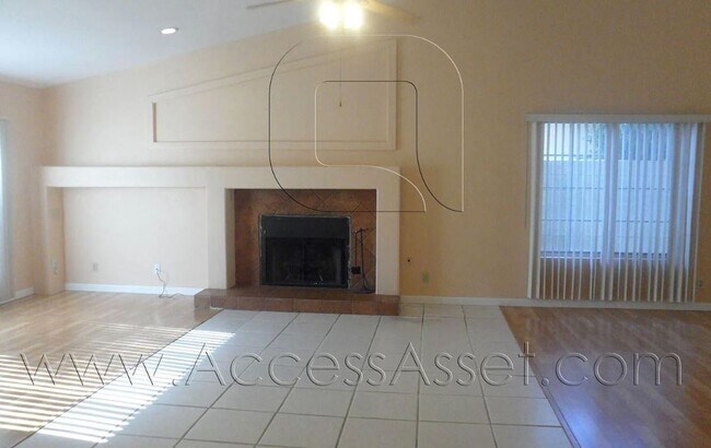 Building Photo - Great Single Story 3 Bed/2 Bath Home In Ca...
