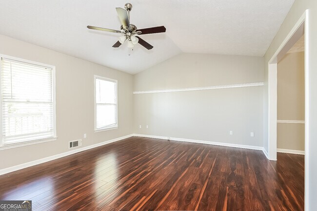 Foto del edificio - 16 Fairfield Way SW