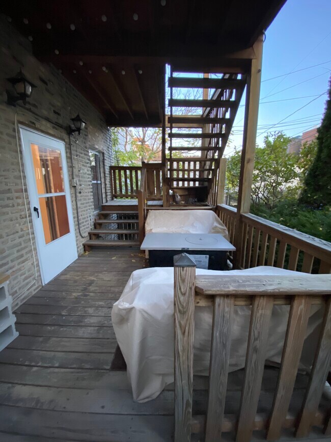 Large patio with tree view - 2035 W Ohio St
