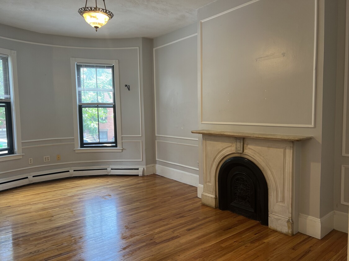 Foto principal - 93 E Brookline St