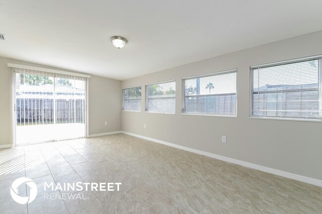 Building Photo - 2472 Waneta Dr