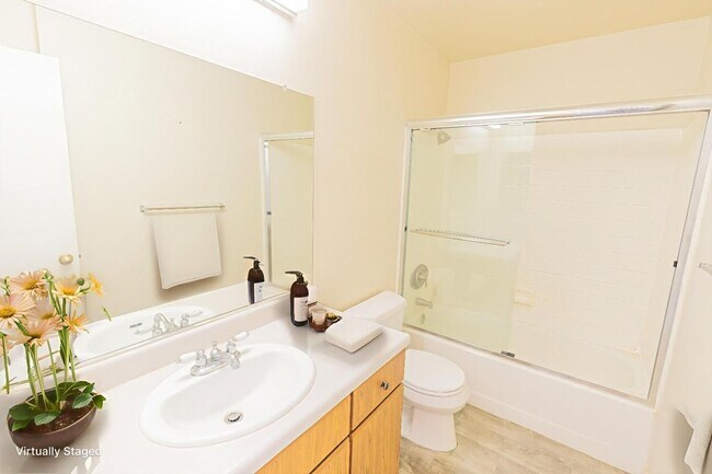 Foto del edificio - 1527 Four Oaks Cir