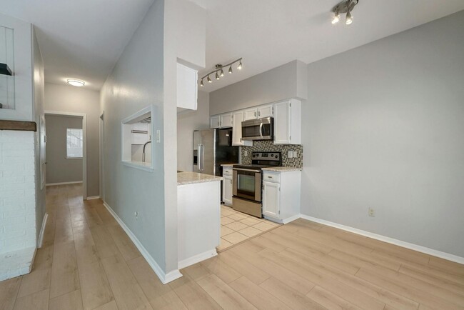 Foto del edificio - Affordable West Campus Condo Less Than a M...