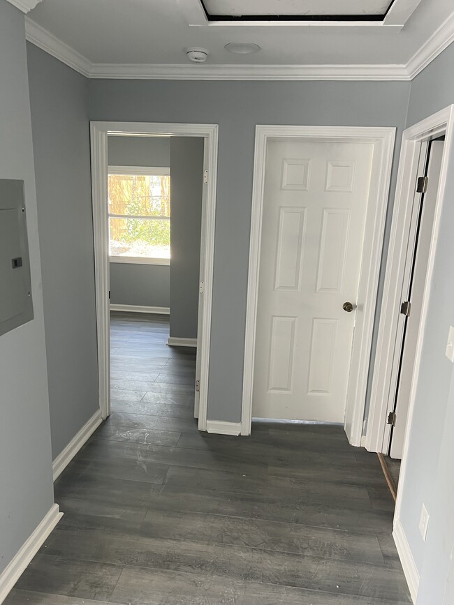 Hallway - 720 Formwalt St SW