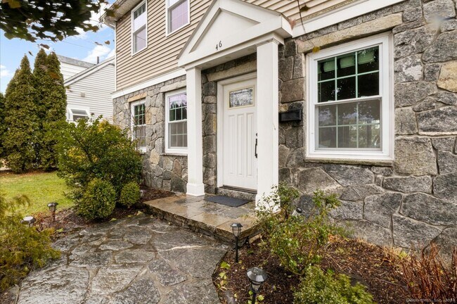 Building Photo - 46 Middlebury St