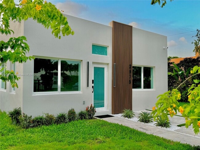 Building Photo - 2975 SW 15th St