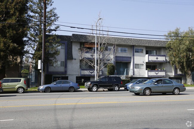 Foto del edificio - 6245 Woodman Ave