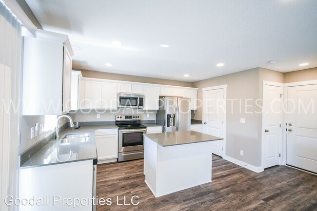 Building Photo - 4 br, 2.5 bath House - 1007 Warren St
