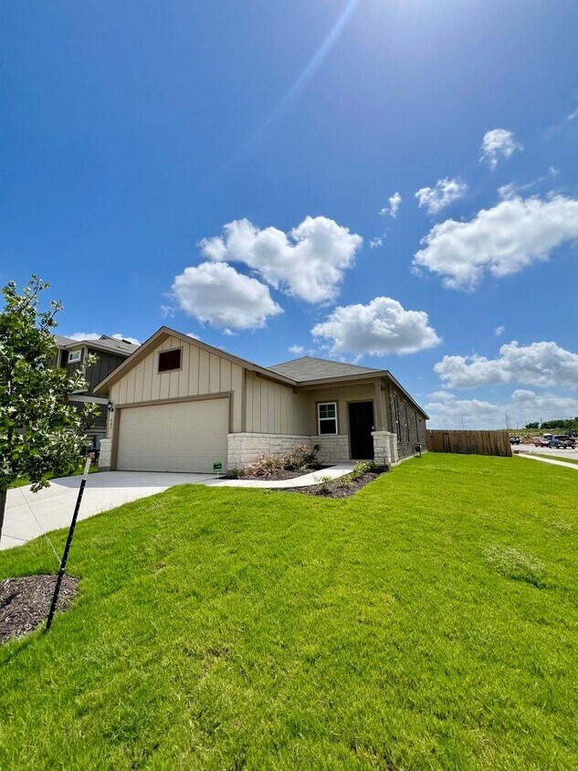 Primary Photo - Charming 3BR 2BA House in Buda