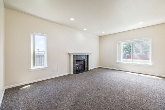 Building Photo - Great home in newer subdivision