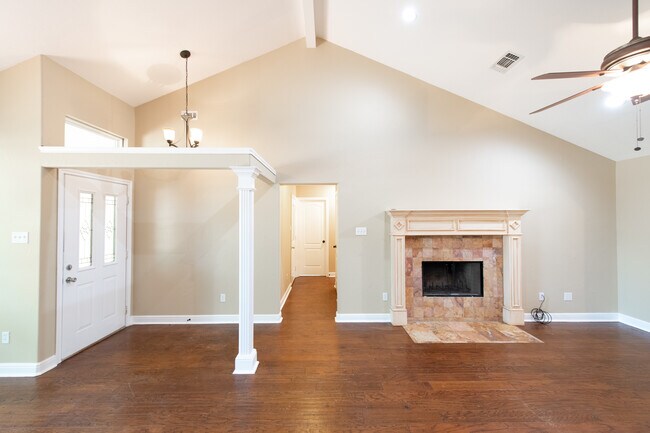 Building Photo - 9000 Hickory Hill Dr