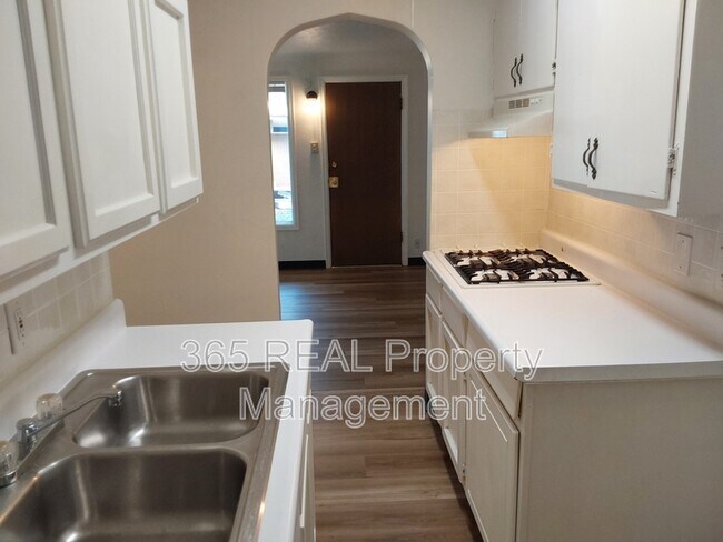 Foto del edificio - 103 1/2 East Stuart Street