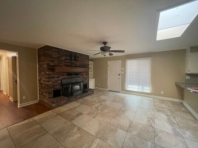Building Photo - 575 Blacksnake Rd