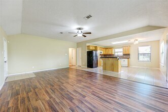 Building Photo - 9550 Thousand Oaks Loop