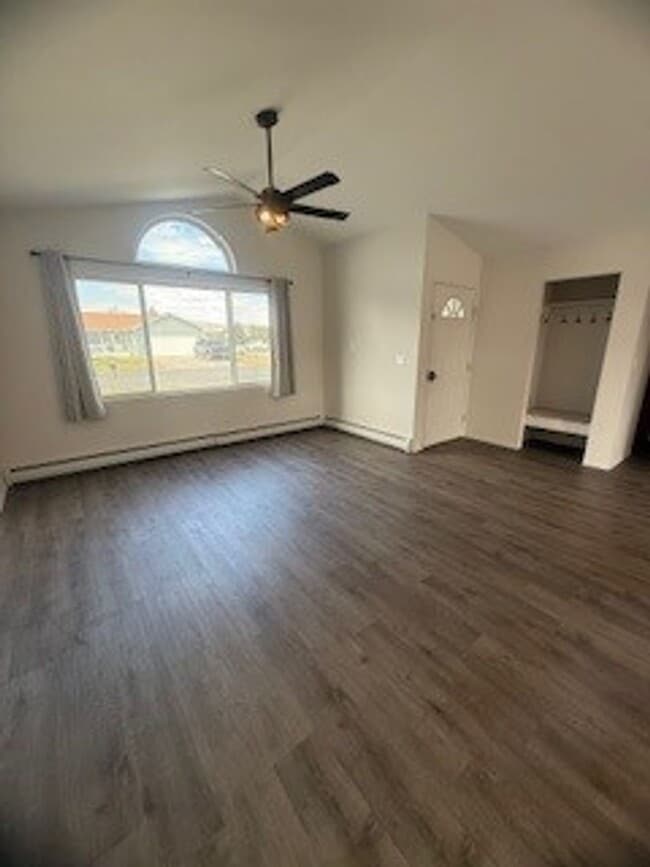 Foto del edificio - 1301 W Summit St
