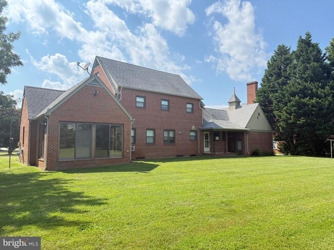 Building Photo - 112 St Marys Ave