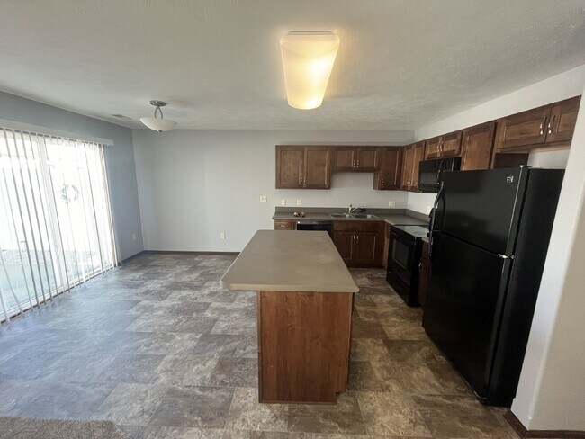 Foto del edificio - Newer 3-Bed Townhome in NW Columbus, attached double car garage and private back yard!