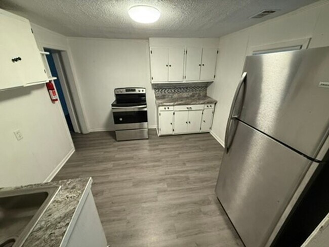 Foto del edificio - Charming 2 bedroom home in the heart of Columbia. Extra space for a den or spare bedroom.