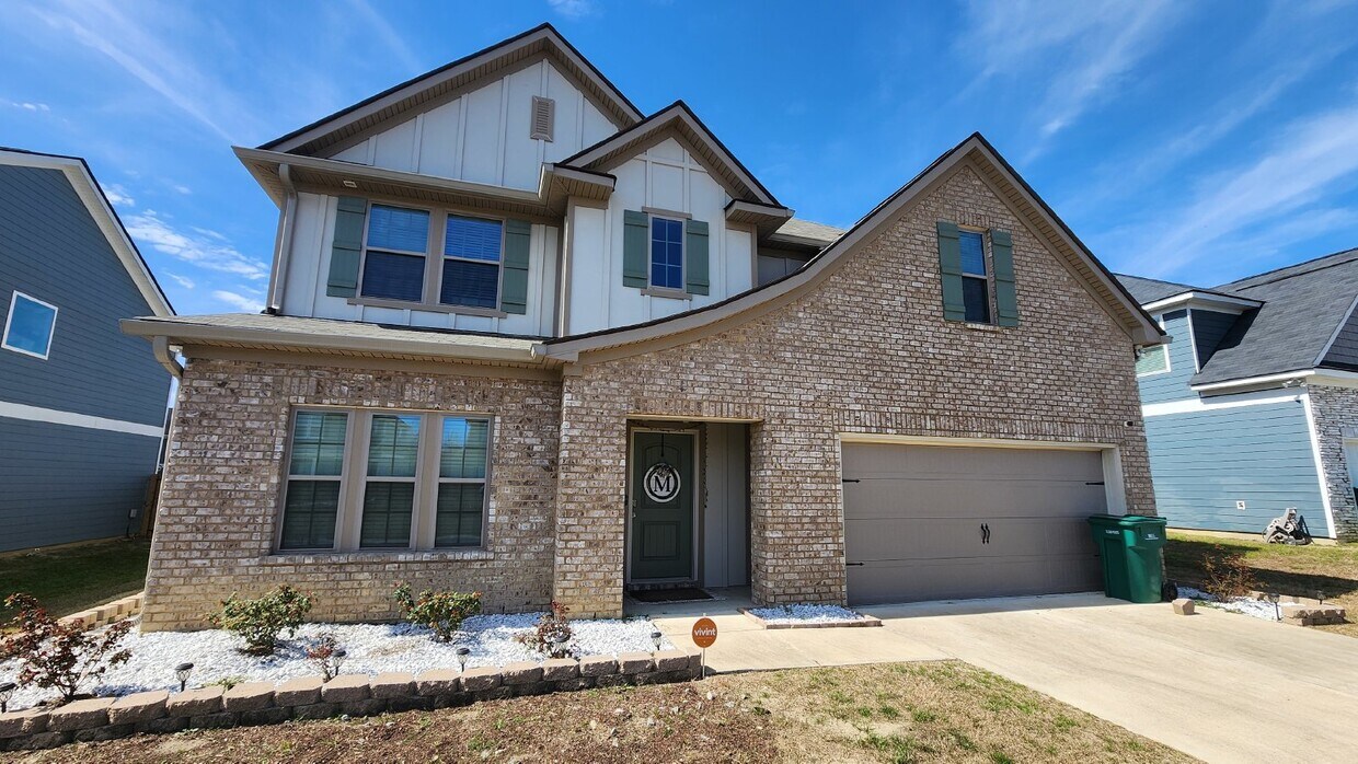 67 Red Oak Pl, Smiths Station, AL 36877 Room for Rent in Smiths