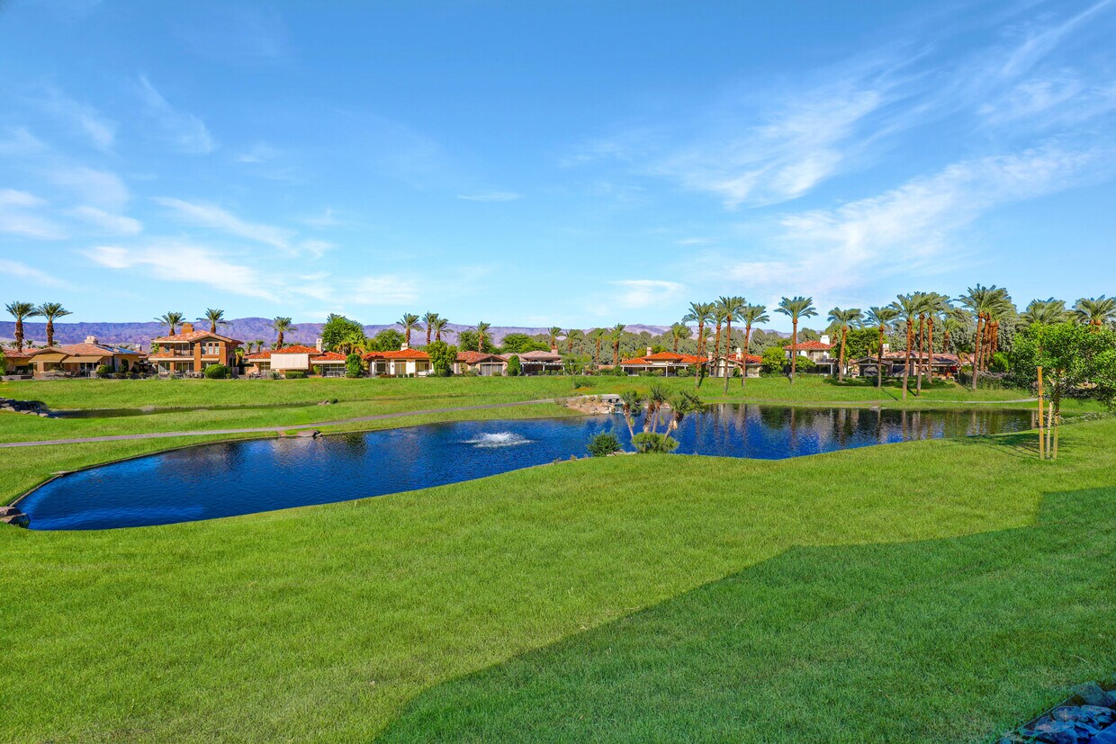 Foto principal - 496 Desert Holly Dr
