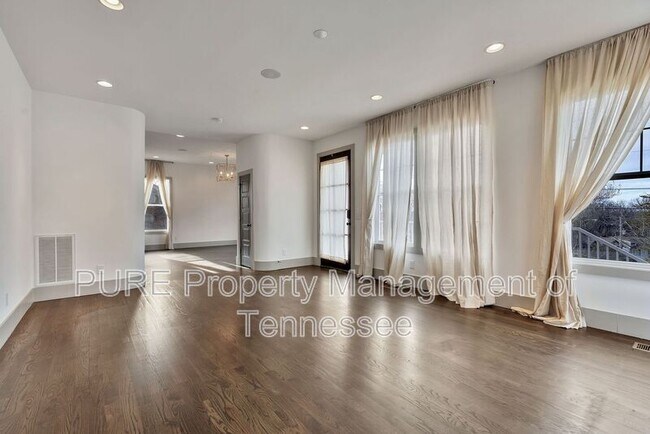 Building Photo - 3211 Overlook Dr