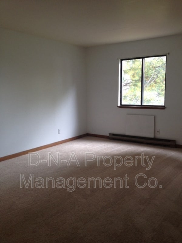 Building Photo - 415 King St