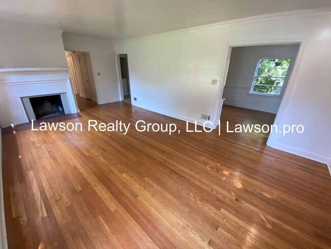 Building Photo - Broadway2401