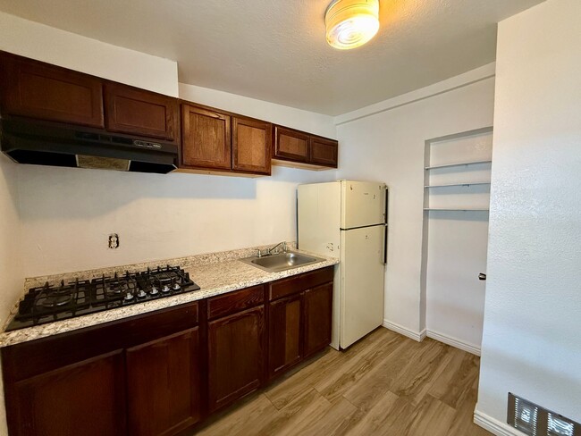 Building Photo - 1211 N Ochoa St
