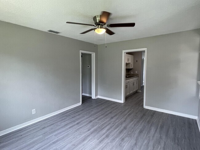 Foto del edificio - 3083 W 19th St
