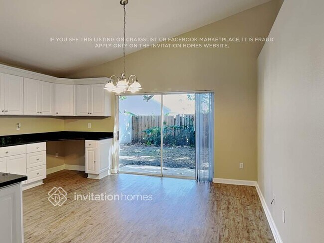 Foto del edificio - 2825 Falcon Crest Pl