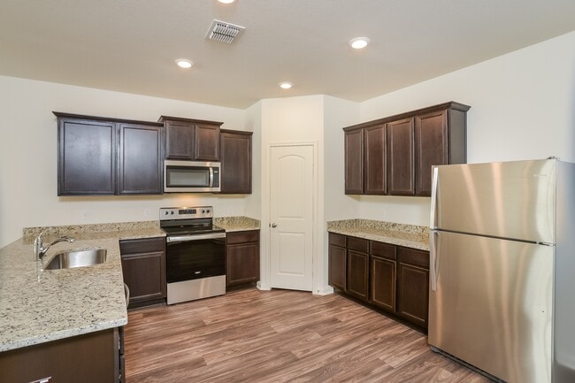 Building Photo - 7250 Lazy Cyn