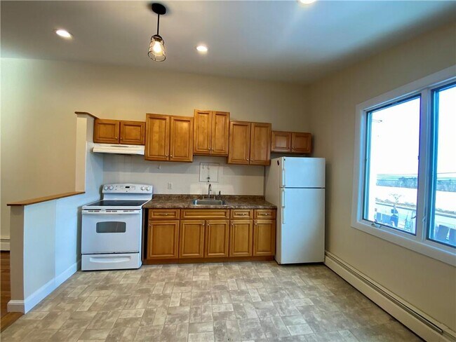 Building Photo - 16 Clearview Ave