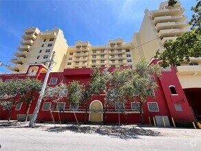 Building Photo - 215 SW 42nd Ave