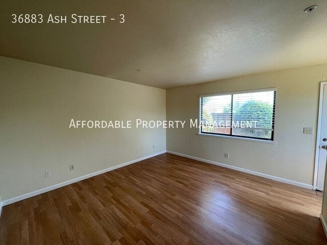 Building Photo - 36883 Ash St