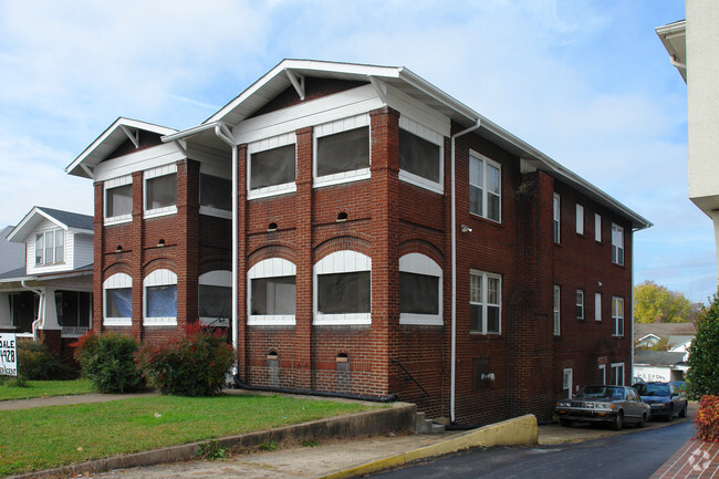 Building Photo - Marthalynn Apartments