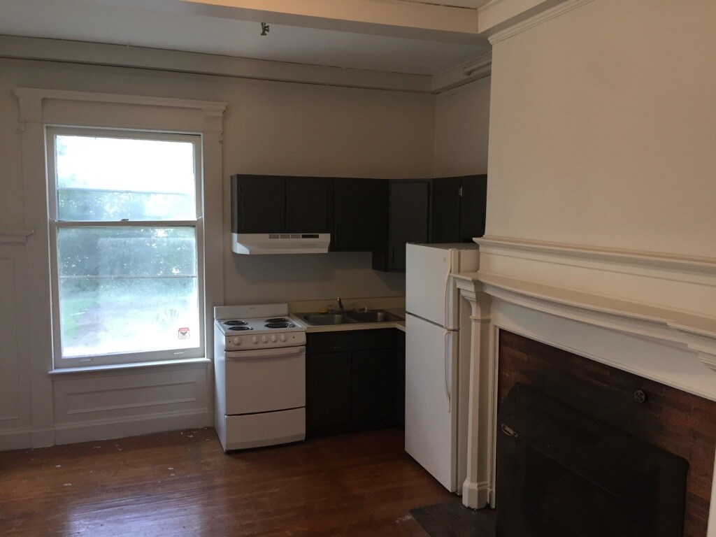 Primary Photo - 1239 Lake Ave