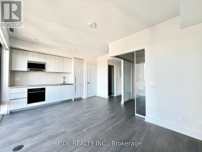 Building Photo - 8 Cumberland St