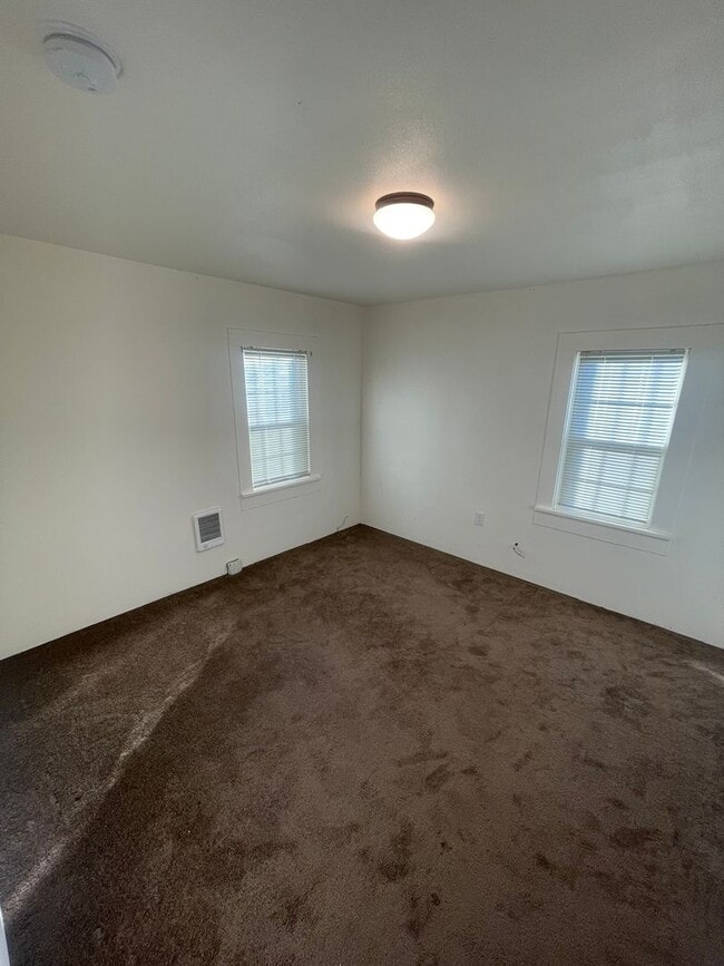 Building Photo - 530 Grove St