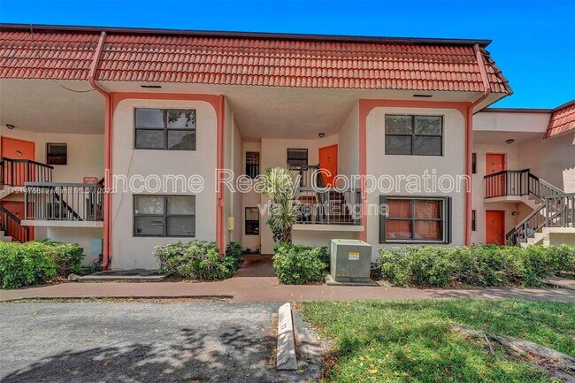 Foto del edificio - 842 NE 209th St