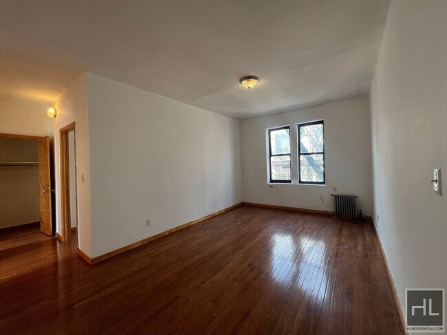 Foto del edificio - BRIGHT, SPACIOUS WASHINGTON HEIGHTS 2BR NE...
